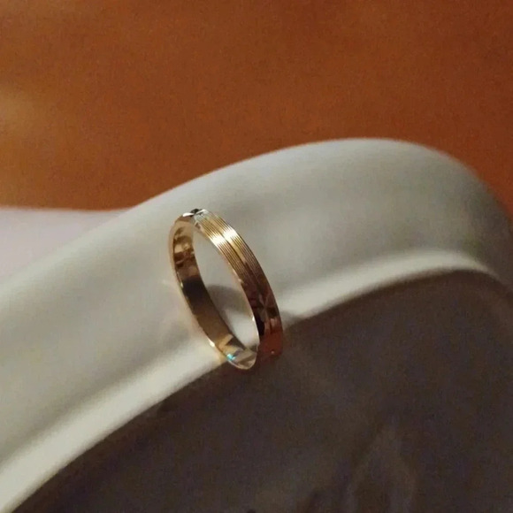 New yellow tone wedding band - Picture 4 of 7